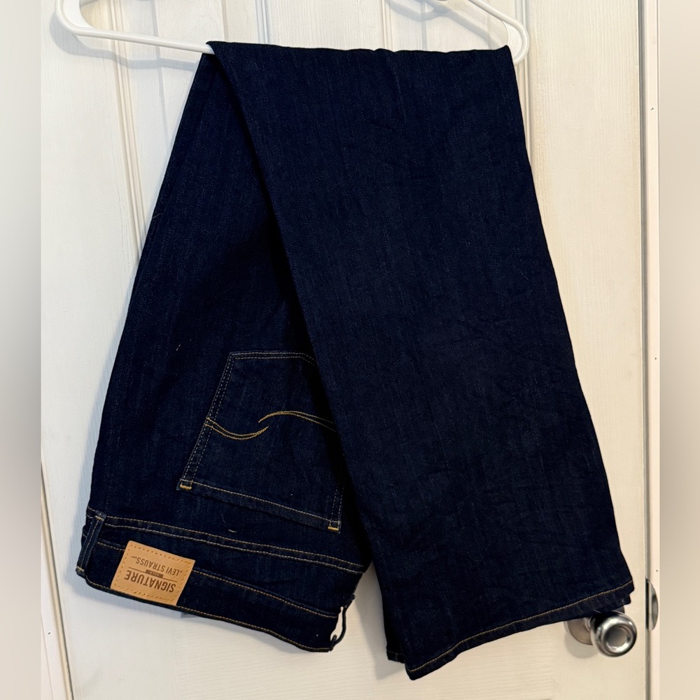 Levi’s Mid Rise Bootcut dark blue